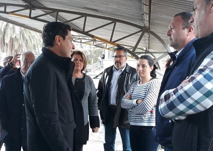 Juanma Moreno (PP-A) se reúne con trabajadores de Cemex en Gádor