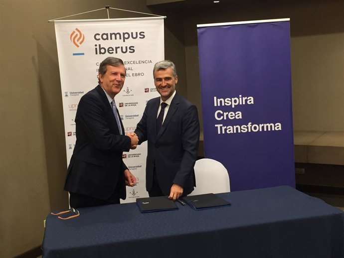 Imagen de la firma de los acuerdos