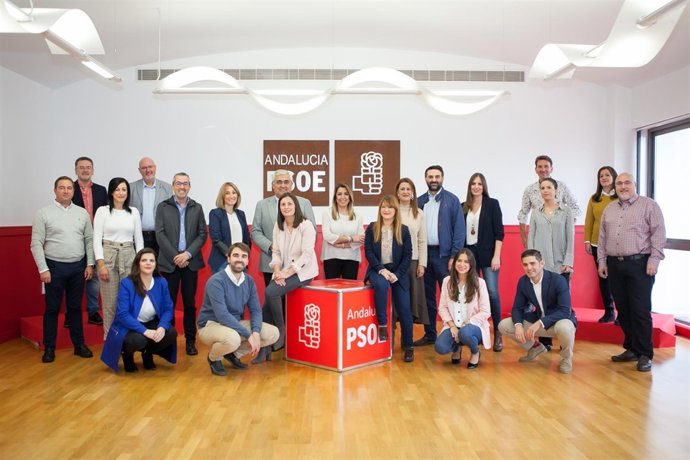 Foto de familia de la lista del PSOE por Sevilla a las elecciones del 2D