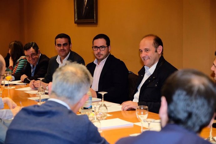 Pepe Ortiz reunido con el sector de la hostelería y el turismo