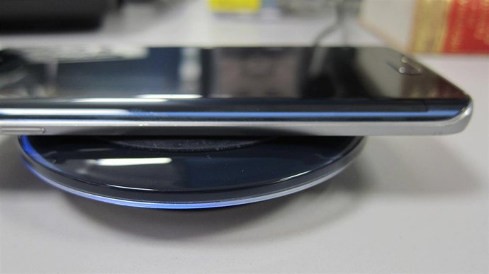 Carga inalámbrica por inducción móvil smartphone Samsung