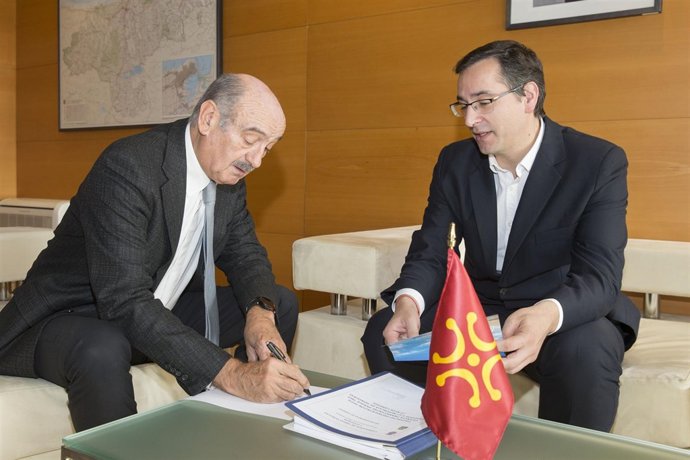 Mazón se reúne con el alcalde de Laredo