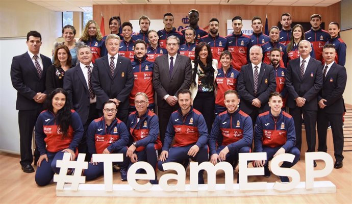 María José Rienda con la selección española de kárate