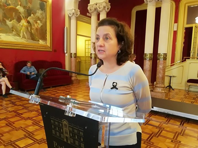 La consejera Fina Santiago en el Parlament
