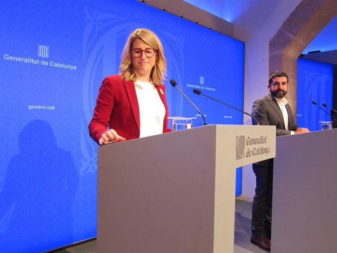 La portaveu del Govern Elsa Artadi i el conseller Chakir l'Homrani             