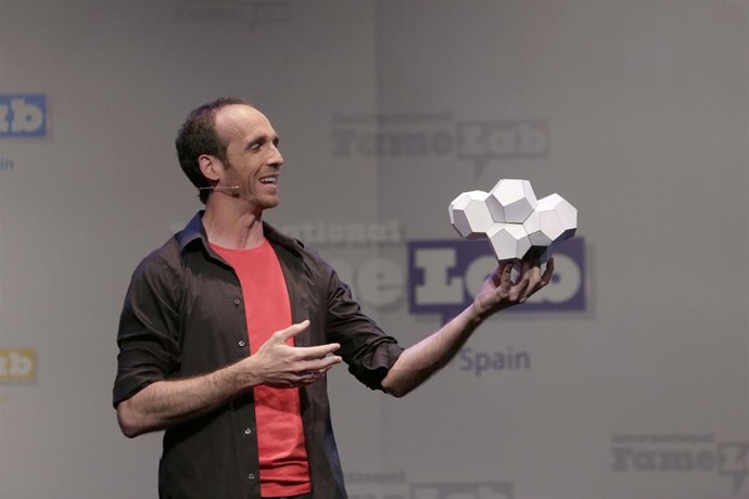 Eduardo Sáenz de Cabezón, monologuista de Big Van Ciencia.