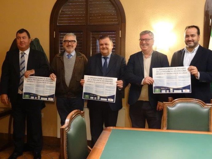 Zurera (centro), en la presentación de la jornada