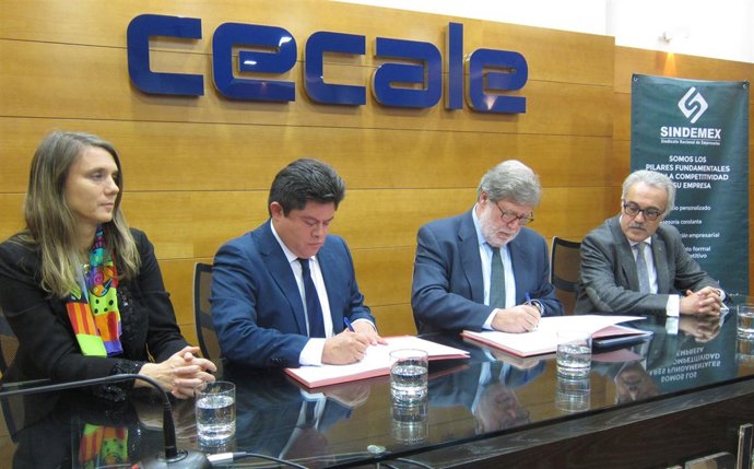 Firma del convenio entre Cecale y Sindemex