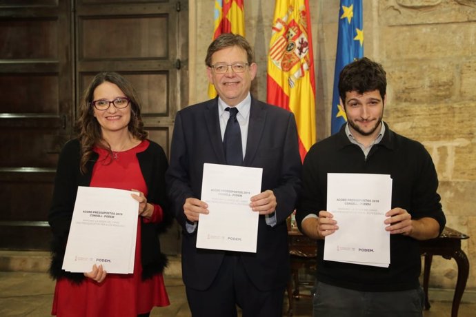 Presentación del acuerdo en el Palau de la Generalitat
