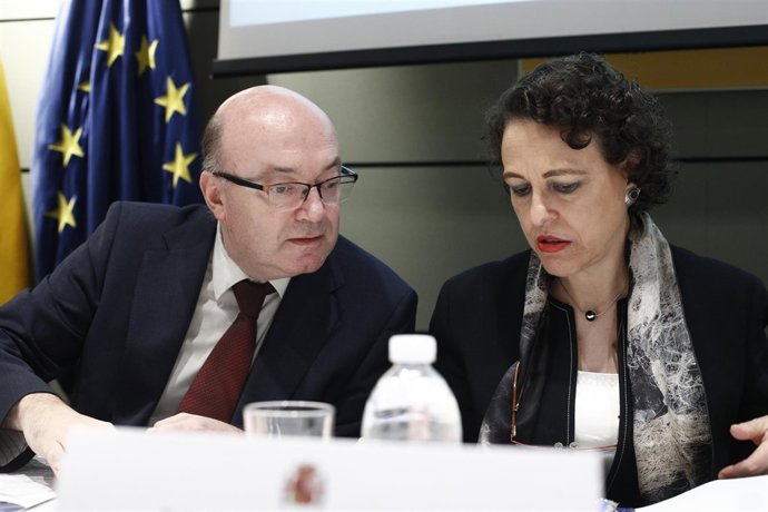 La ministra de Trabajo, Magdalena Valerio, preside la constitución del Consejo R