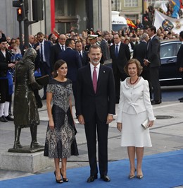 Los Reyes Felipe y Letizia presiden la ceremonia de entrega de los Premios Princ