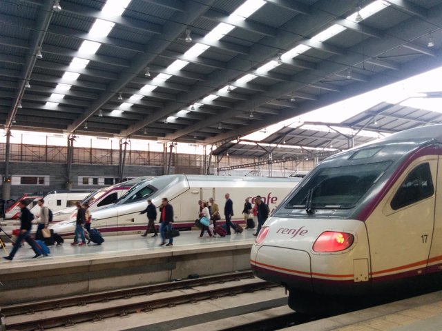 Renfe tren AVE mÃ¡laga madrid vialia estaciÃ³n ferrocarril marÃ­a zambrano viajeros