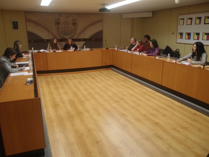 Nota Y Foto Creación Comisión De Estudio