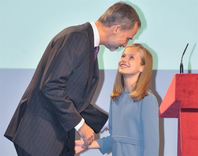 EL REY FELIPE Y LA PRINCESA LEONOR