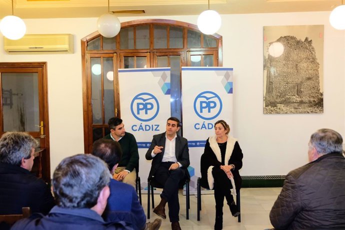 Pepe Ortiz reunicon con representantes del PP de la Sierra de Cádiz