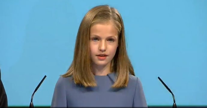 La Princesa d'Astúries llegeix l'article 1 de la Constitució