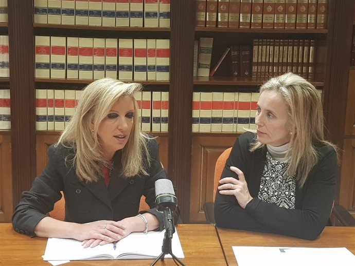 Susana Labiano, gerente de Amedna (I), e Izaskun Goñi, del Gobierno de Navarra.