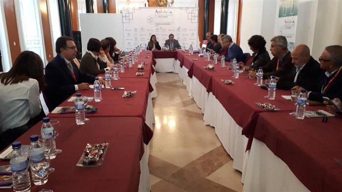 Encuentro sobre turismo.