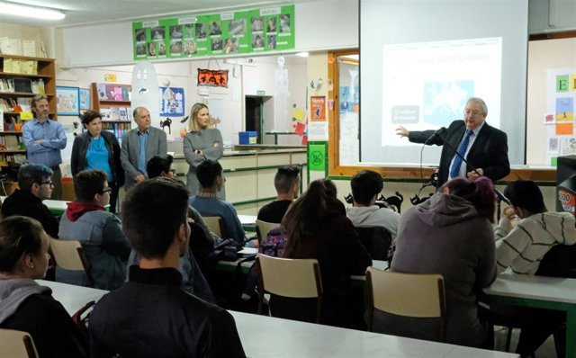 Campañañ contra el despilfarro de alimentos bancosol y junta educación colegios