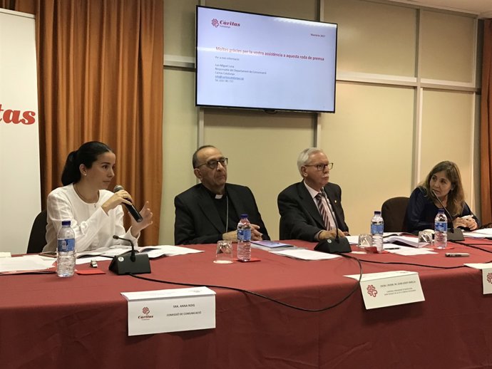 A.Roig (Cáritas), el cardenal J.J.Omella, F.Roig (Cáritas) i R.Carrión (Cáritas)