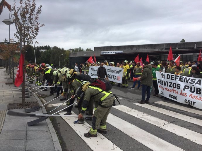 Protesta de trabajadores del servicio público contra incendios