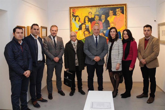 Antonio Ruiz (quinto por la izda.), durante su visita a 'Mundamortis'