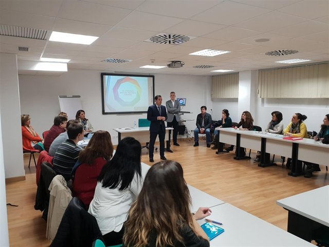 El delegado de Educación en Córdoba se dirige a los nuevos directores