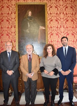 La consellera de Presidencia,  Pilar Costa, con el secretario de Estado Justicia