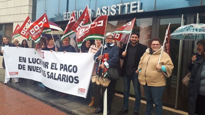 Protesta ante la sede de Asisttel