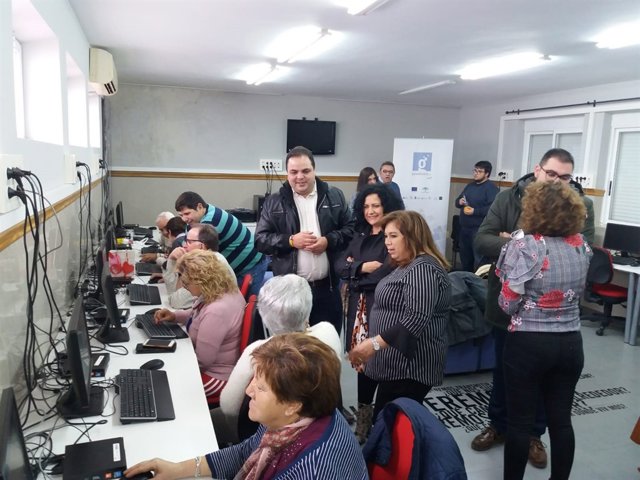 Visita al CAPI que gestiona la asociación Cruz del Lloro en Martos.