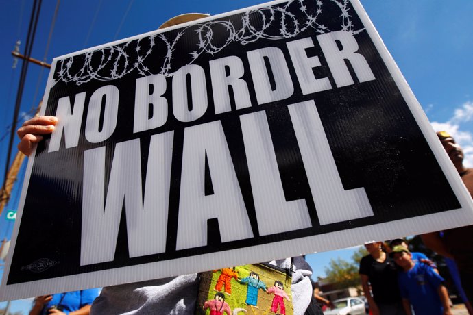 Protesta contra el muro en la frontera entre México y Estados Unidos