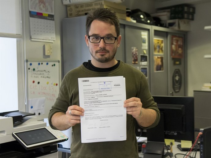 El diputado Carlos Saura ha registrado las enmiendas de Podemos