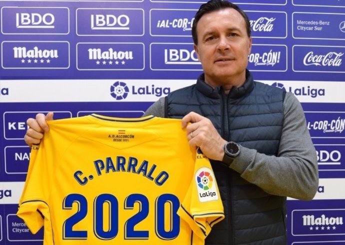 Cristóbal Parralo renueva como entrenador del Alcorcón