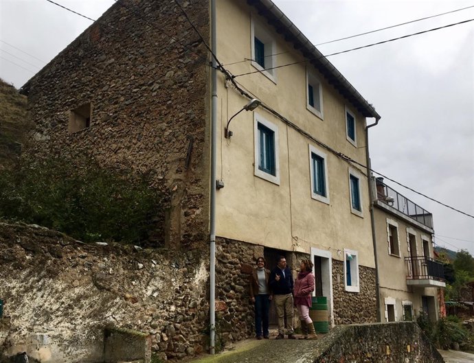 Cuevas, en la visita