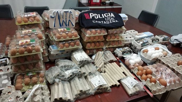 Policía Local Cartagena interviene 73 docenas de huevos y 153 artefactos