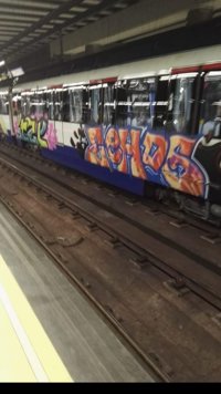 Maquinista de Metro sufre una crisis de ansiedad tras ser obligado por grafiteros a mover el tren para pintarlo