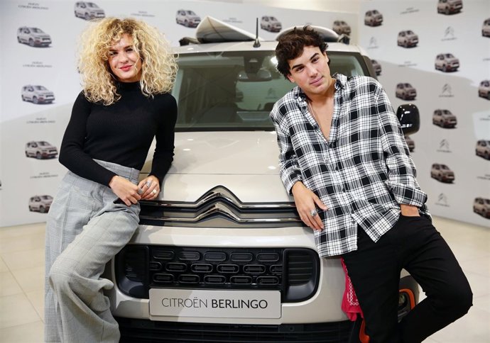 MARIO CASAS Y SHEILA CASAS