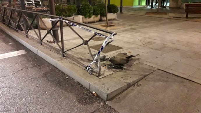 Imagen de la valla de protección siniestrada