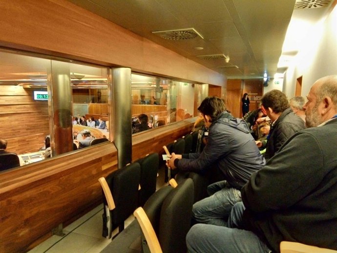 Ganaderos siguiendo el pleno