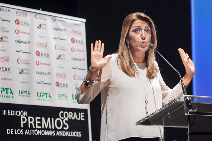 En Sevilla, la presidenta de la Junta, Susana Díaz, preside la entrega de los II