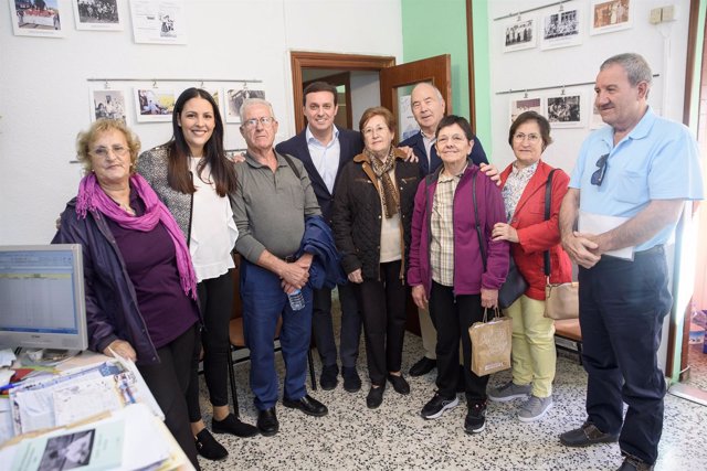 Javier A. García junto a la Junta Directiva de la Asociación Asaler.