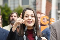 Arrimadas critica la "llamada de gracia" de Sánchez con los "golpistas" por estar "un cuarto de hora más" en Moncloa