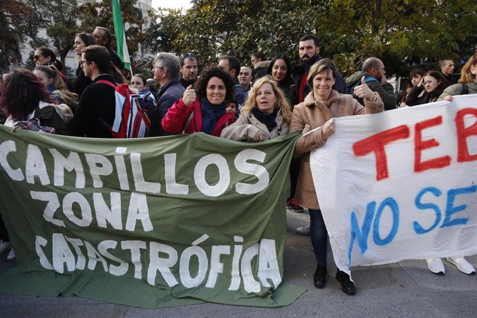 Protesta de vecinos y alcaldes de Antequera en Madrid tras las lluvias