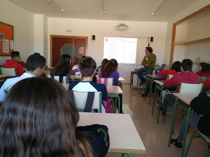 El programa DECIDE acerca la realidad social, de empleo y educativa a jóvenes