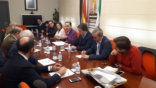 Reunión con alcaldes y colectivos