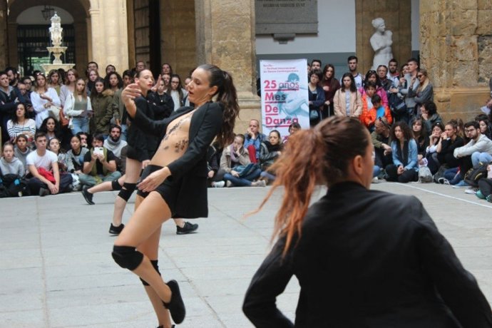 Actuaciones del Mes de Danza en el Rectorado de la US