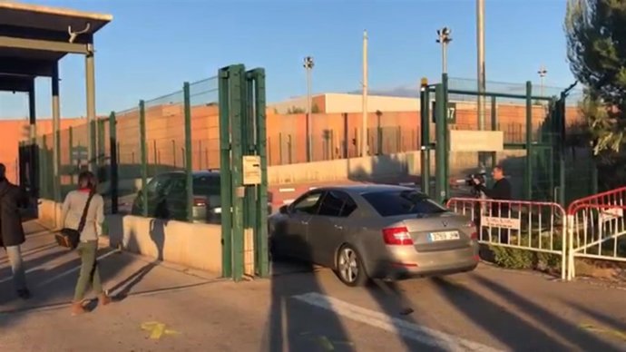 El presidente de la Generalitat, Quim Torra, llega en coche a Lledoners