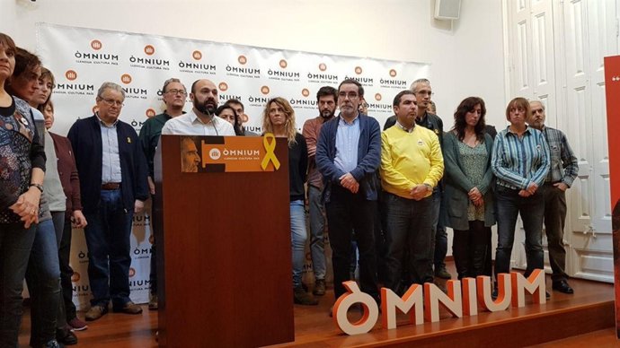 Roda de premsa de Marcel Mauri i la junta d'Òmnium Cultural