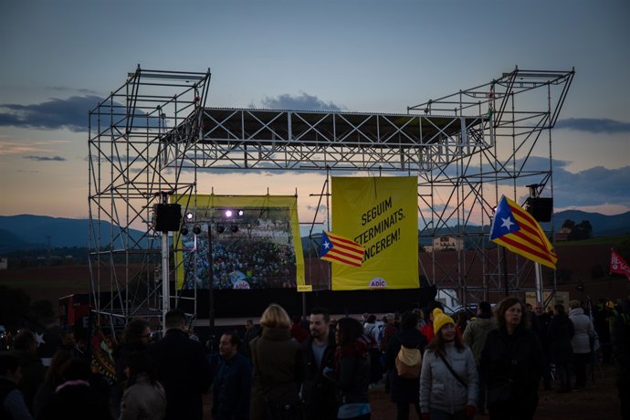 Simpatitzants dels presos independentistes del 'procés' prop de Lledoners