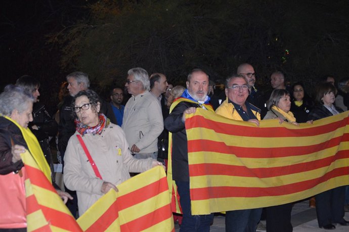 Concentració independentista davant la Subdelegació del Govern a Lleida